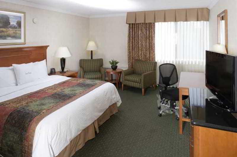 Doubletree By Hilton Madison Downtown Hotel Bagian luar foto
