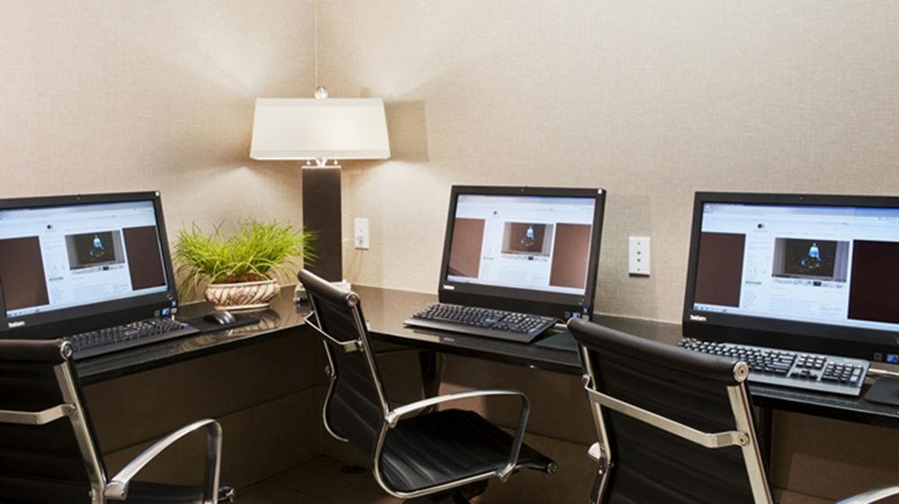 Doubletree By Hilton Madison Downtown Hotel Bagian luar foto