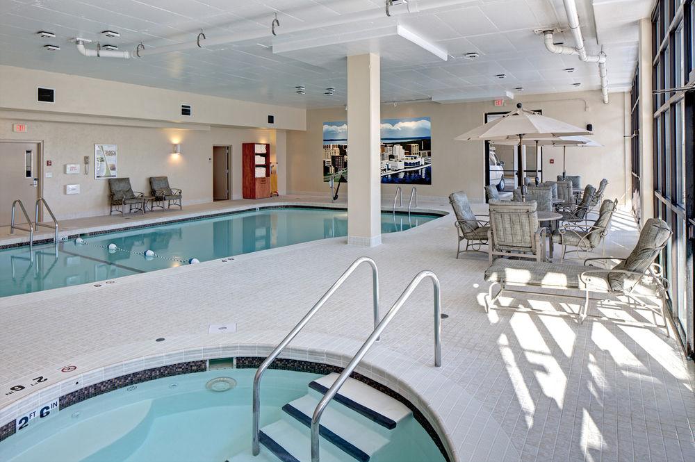 Doubletree By Hilton Madison Downtown Hotel Bagian luar foto