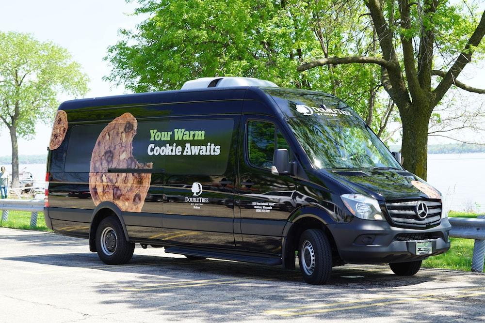 Doubletree By Hilton Madison Downtown Hotel Bagian luar foto