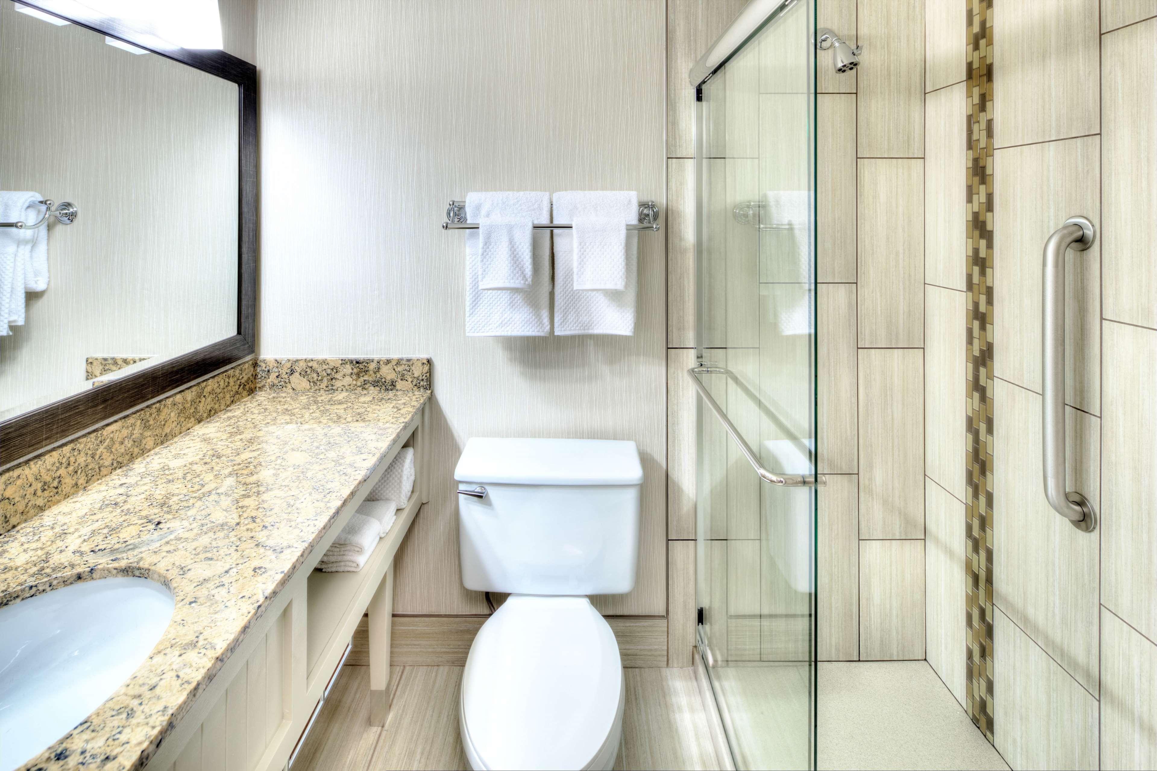 Doubletree By Hilton Madison Downtown Hotel Bagian luar foto