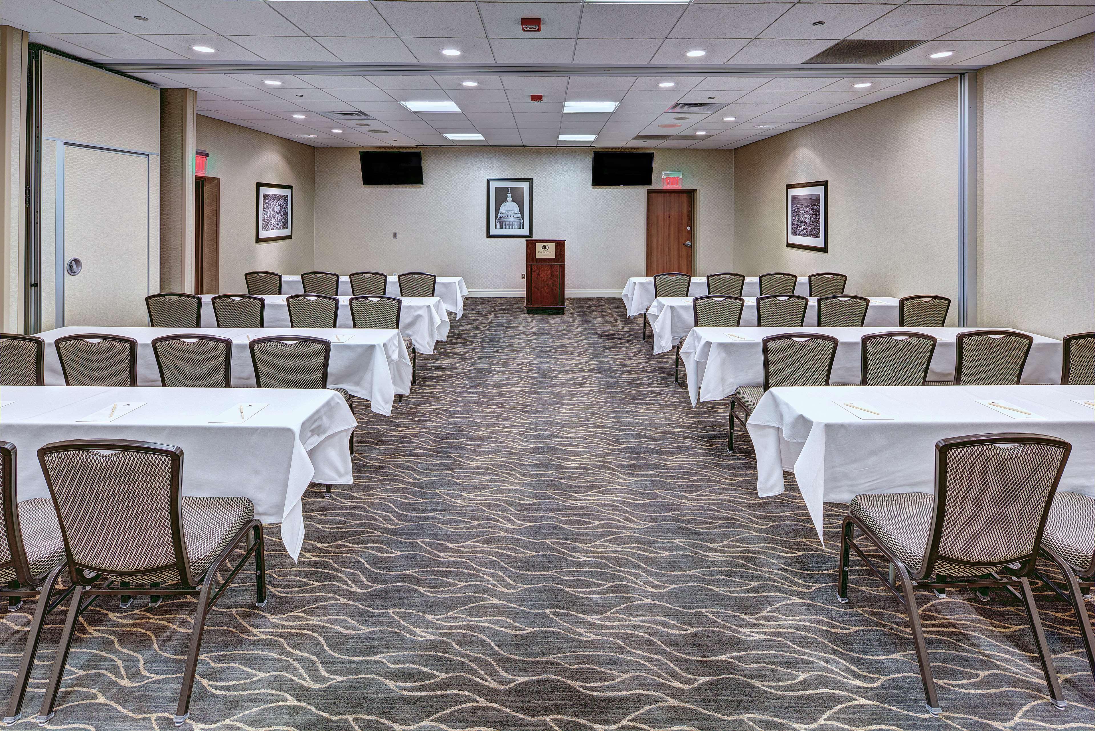 Doubletree By Hilton Madison Downtown Hotel Bagian luar foto