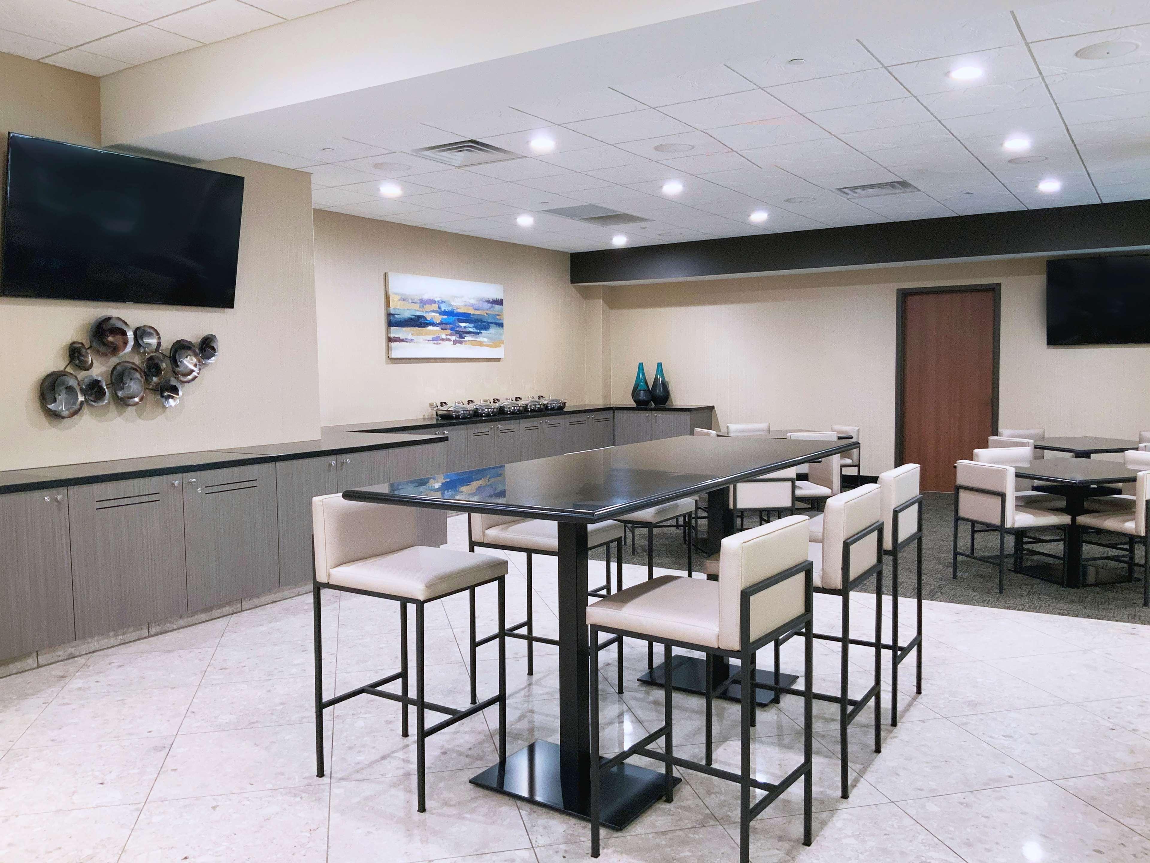 Doubletree By Hilton Madison Downtown Hotel Bagian luar foto