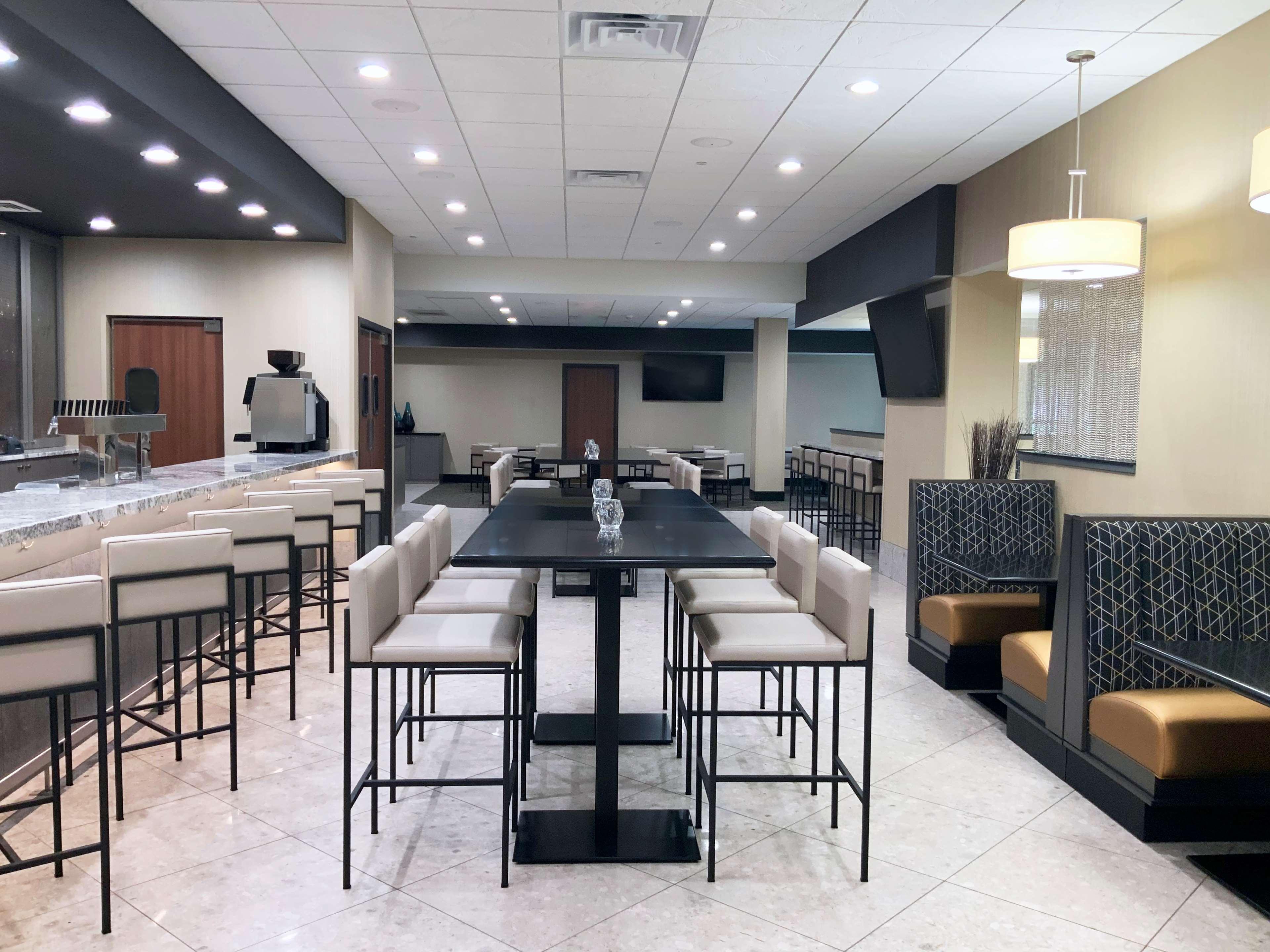 Doubletree By Hilton Madison Downtown Hotel Bagian luar foto