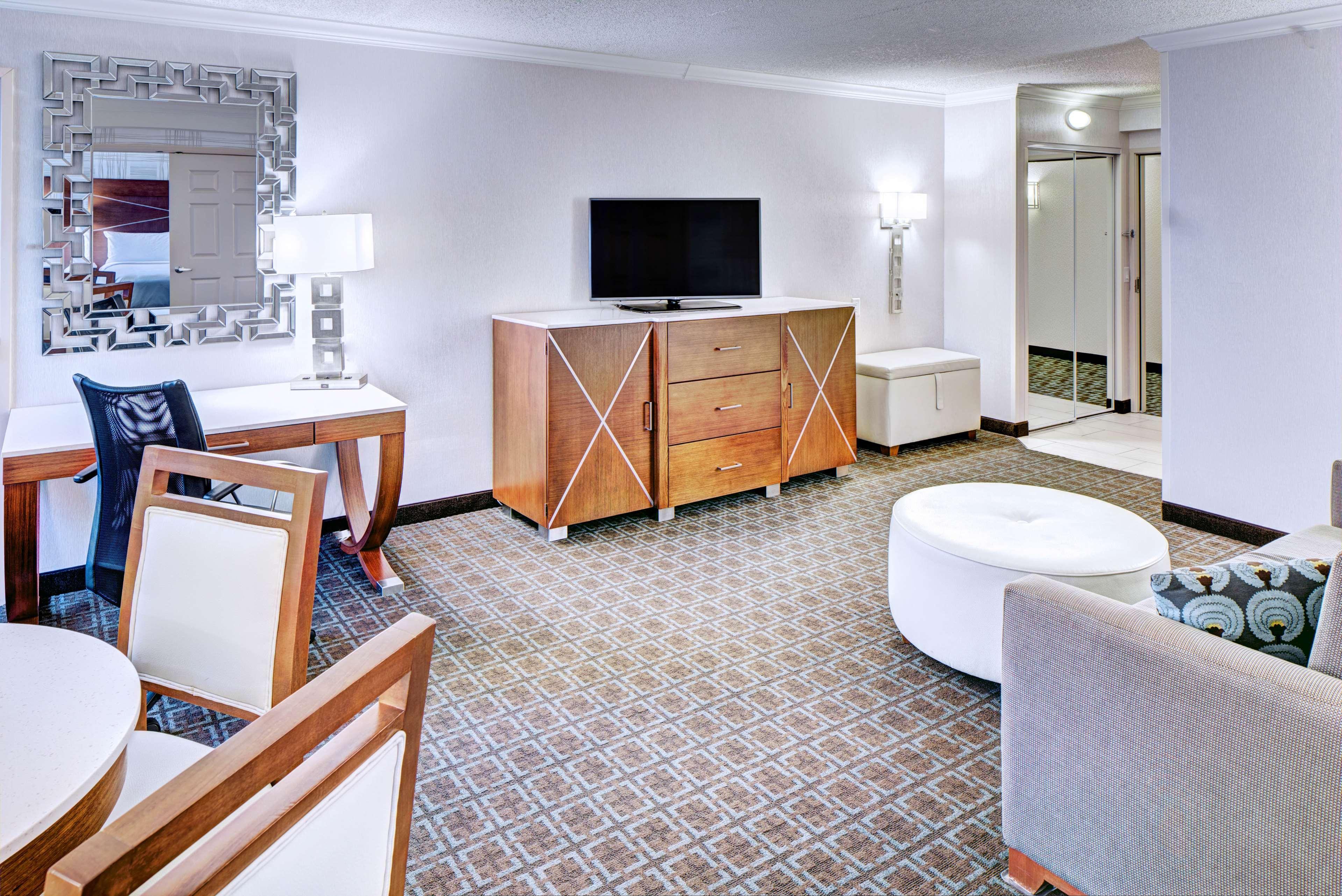 Doubletree By Hilton Madison Downtown Hotel Bagian luar foto