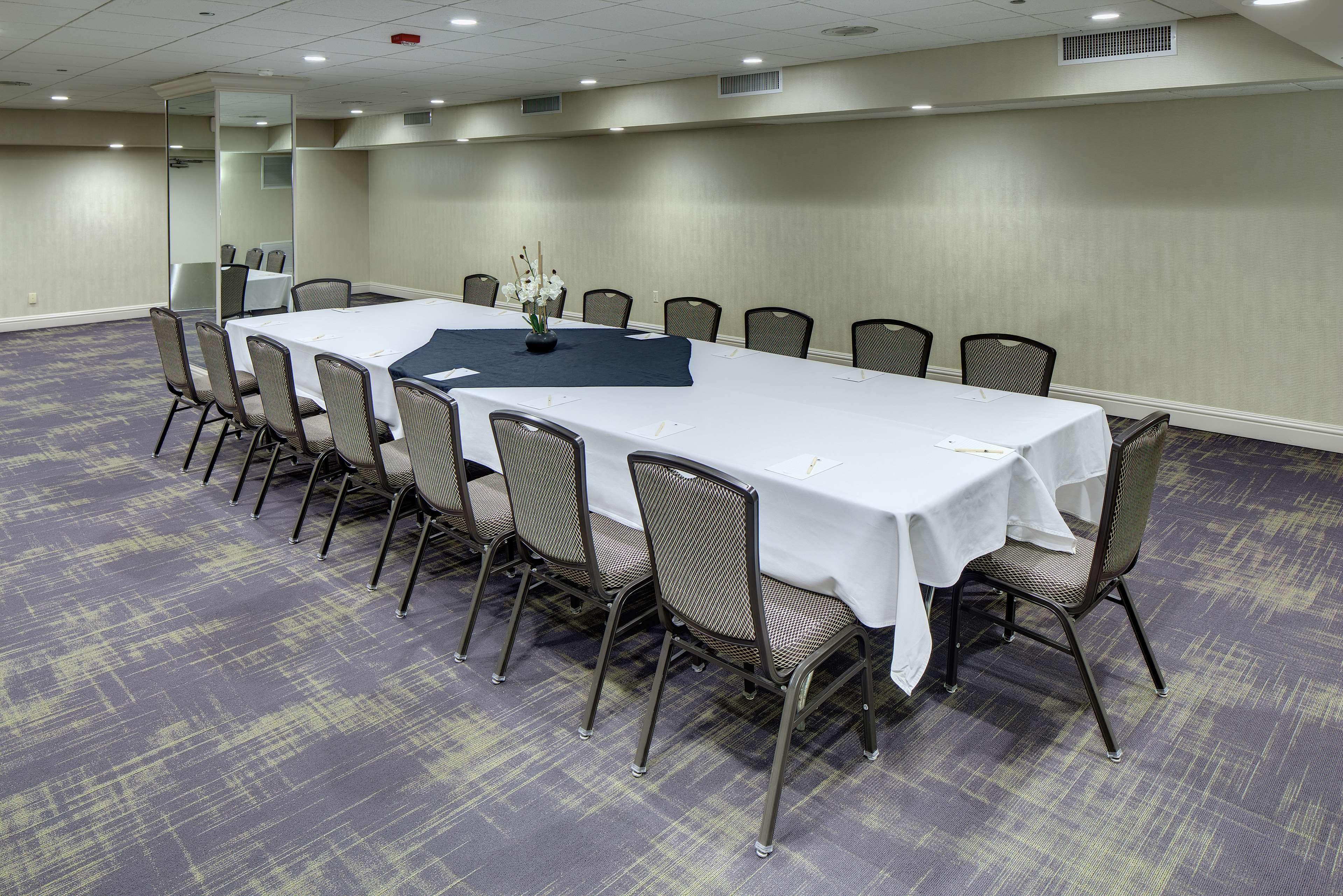 Doubletree By Hilton Madison Downtown Hotel Bagian luar foto
