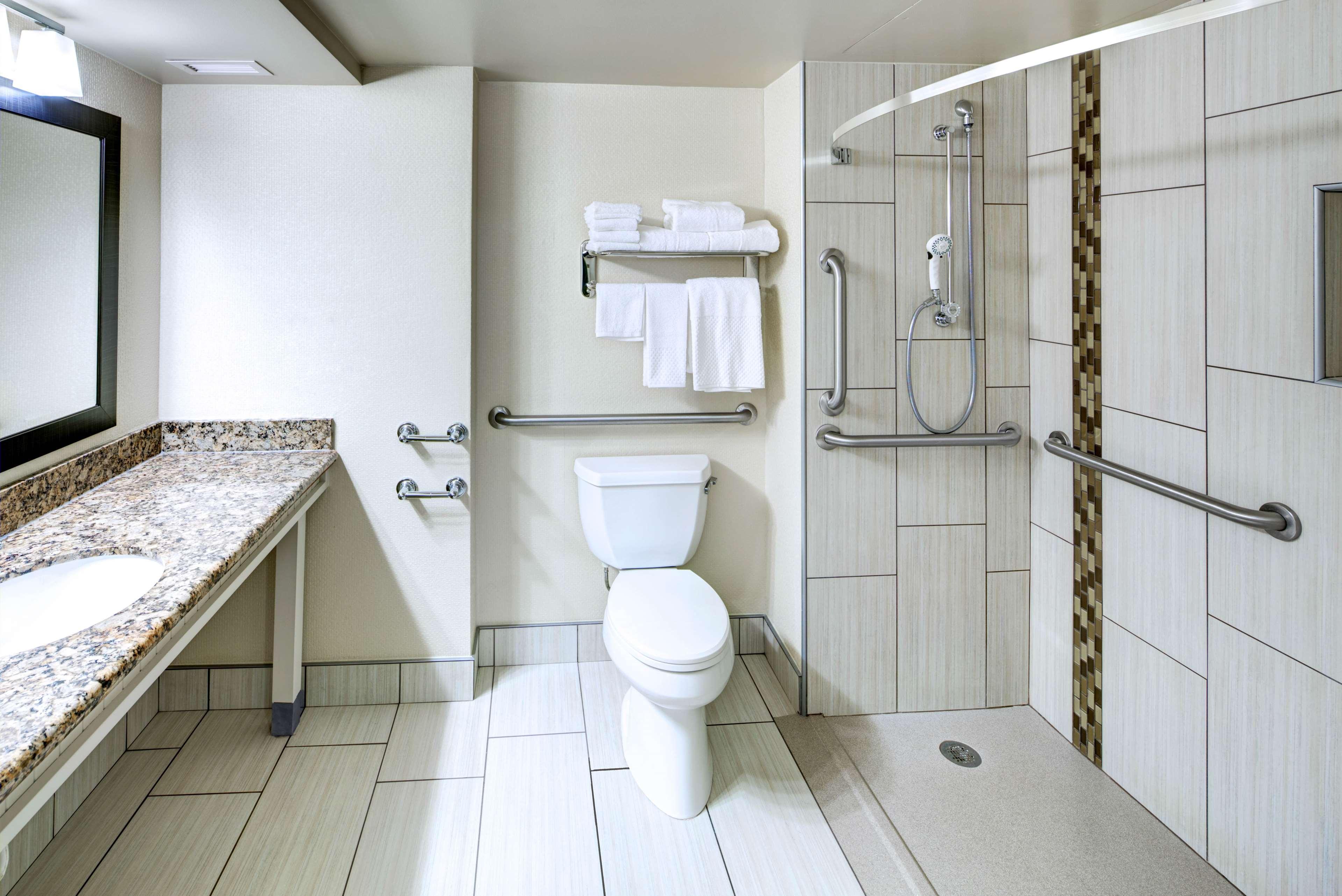Doubletree By Hilton Madison Downtown Hotel Bagian luar foto