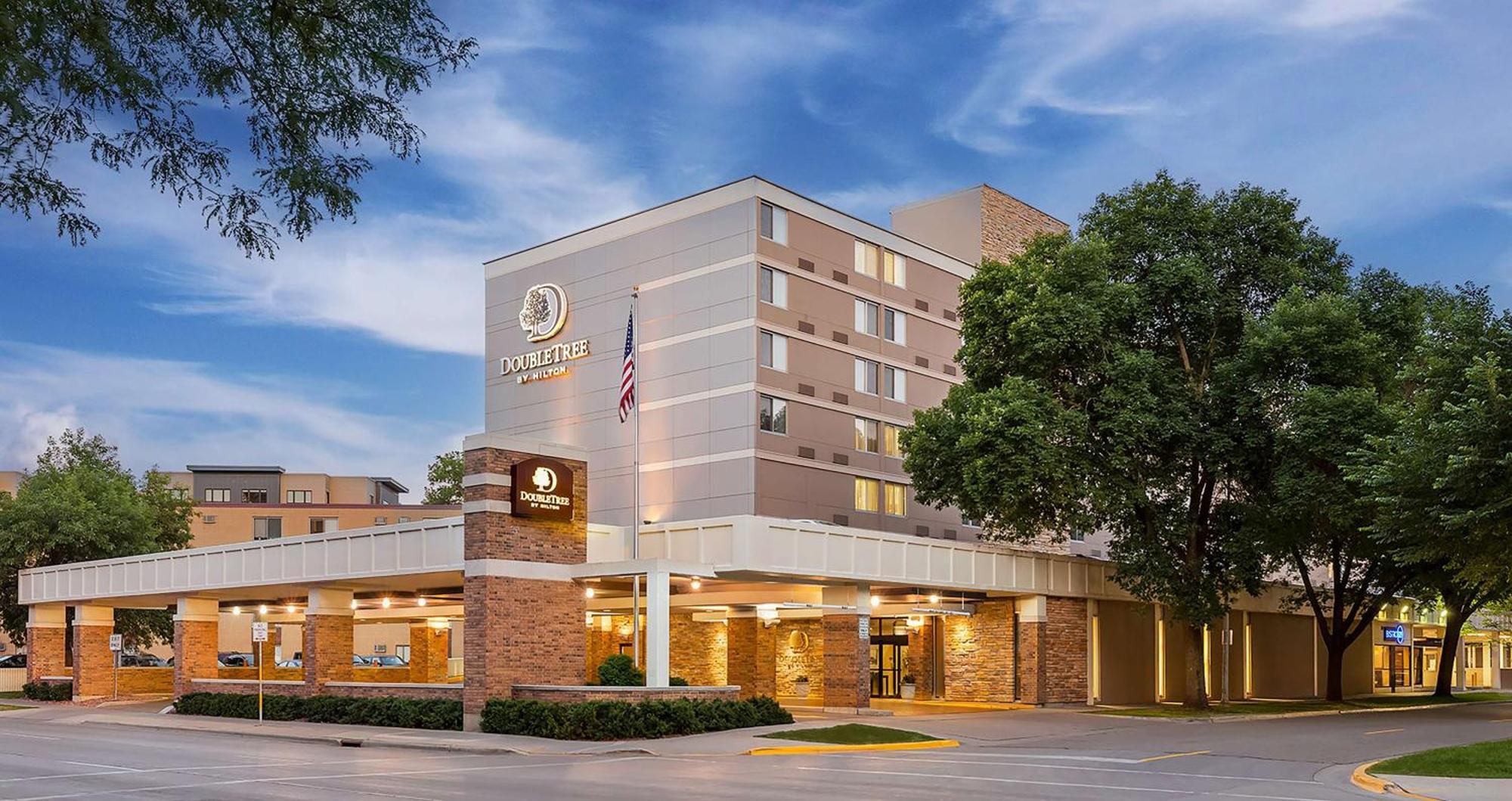 Doubletree By Hilton Madison Downtown Hotel Bagian luar foto