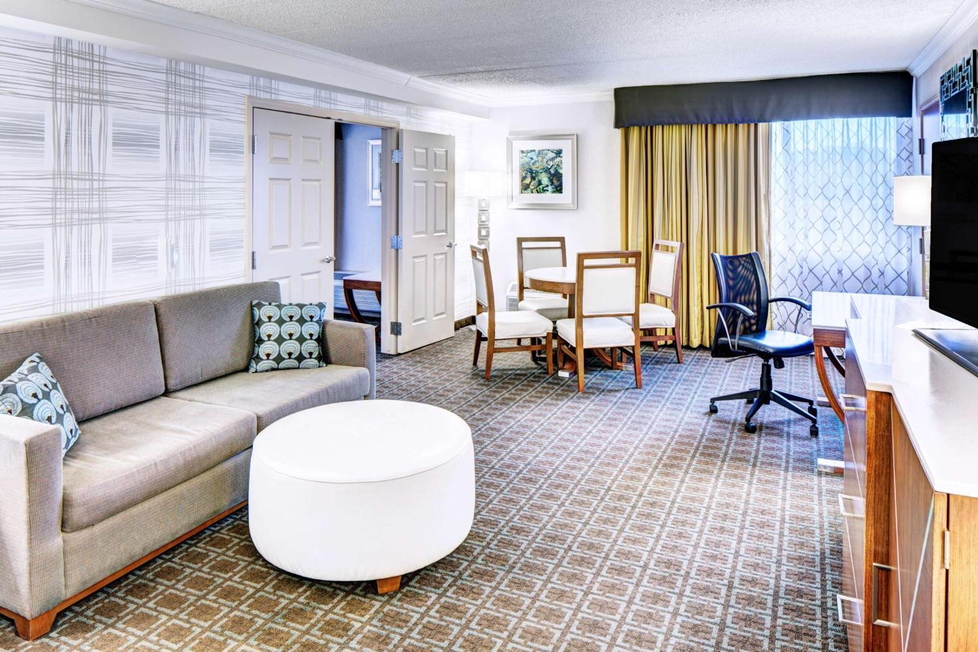Doubletree By Hilton Madison Downtown Hotel Bagian luar foto